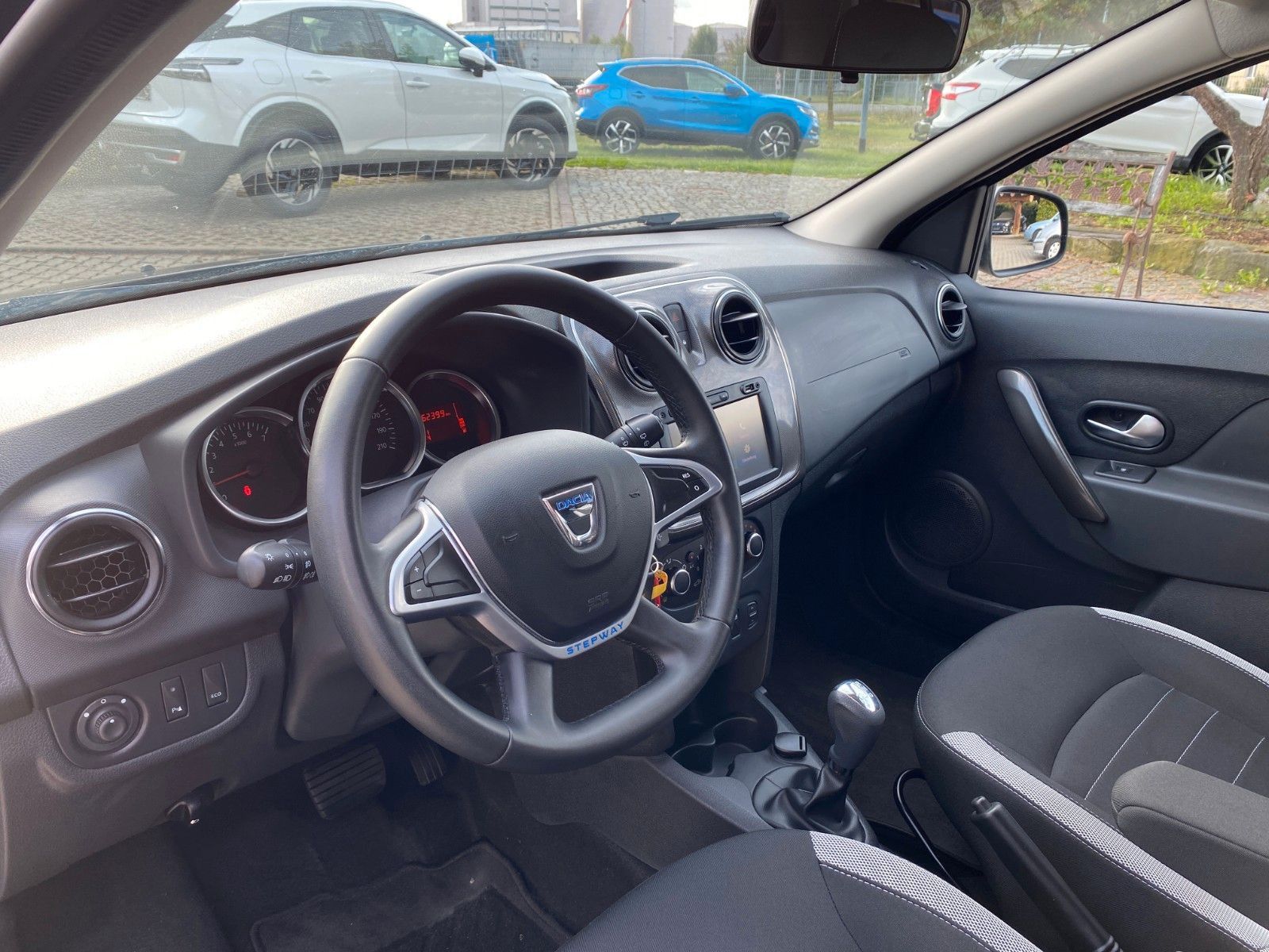 Fahrzeugabbildung Dacia Sandero Stepway 0.9 AUTOM.+TEMPO.+NAVI+TÜV-NEU