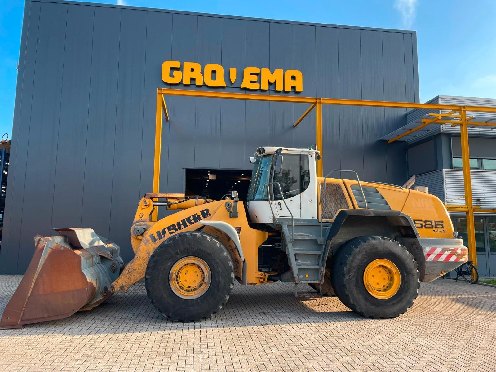 Liebherr L586 2 plus 2