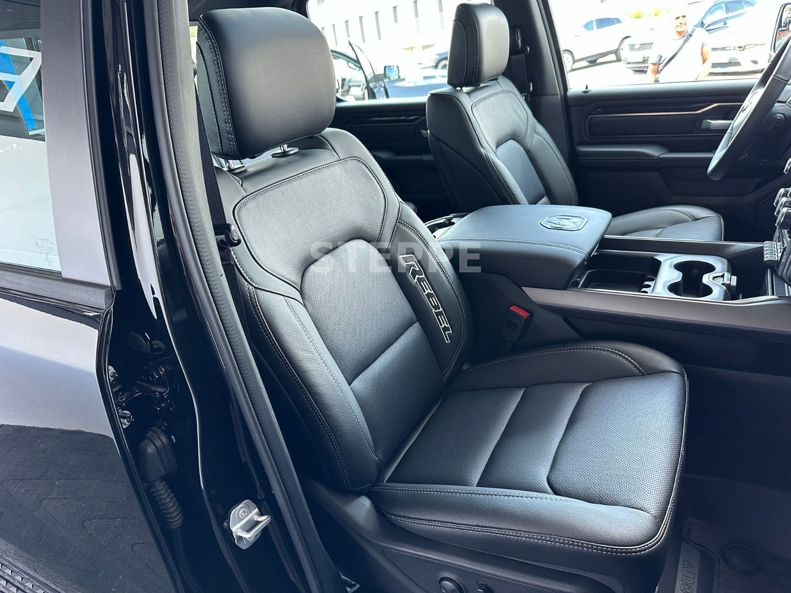 Dodge RAM 1500 REBEL 5,7V8 LPG NIGHT ACC, Luftfed,360°