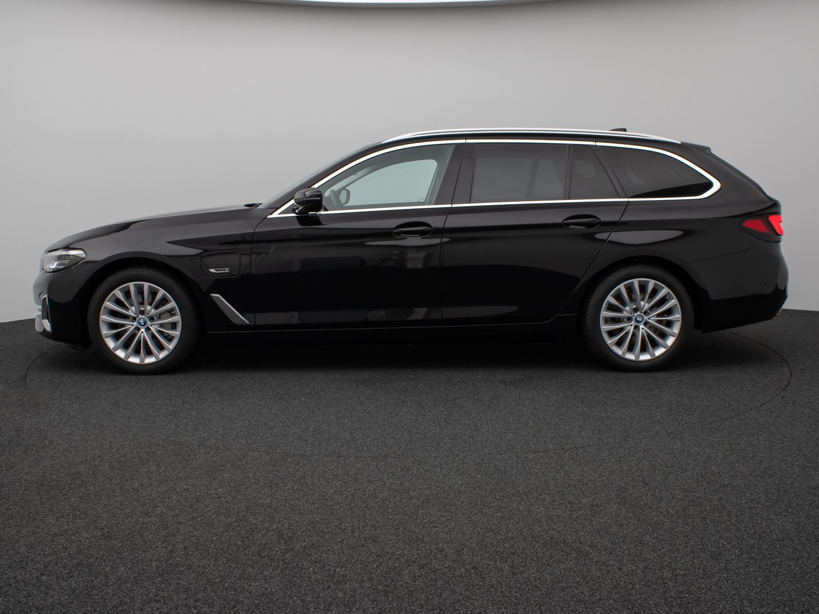 Fahrzeugabbildung BMW 530e Luxury Line Kamera DAB WLAN Alarm Sport AHK