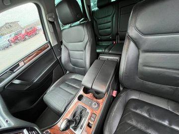 Volkswagen Touareg - 9
