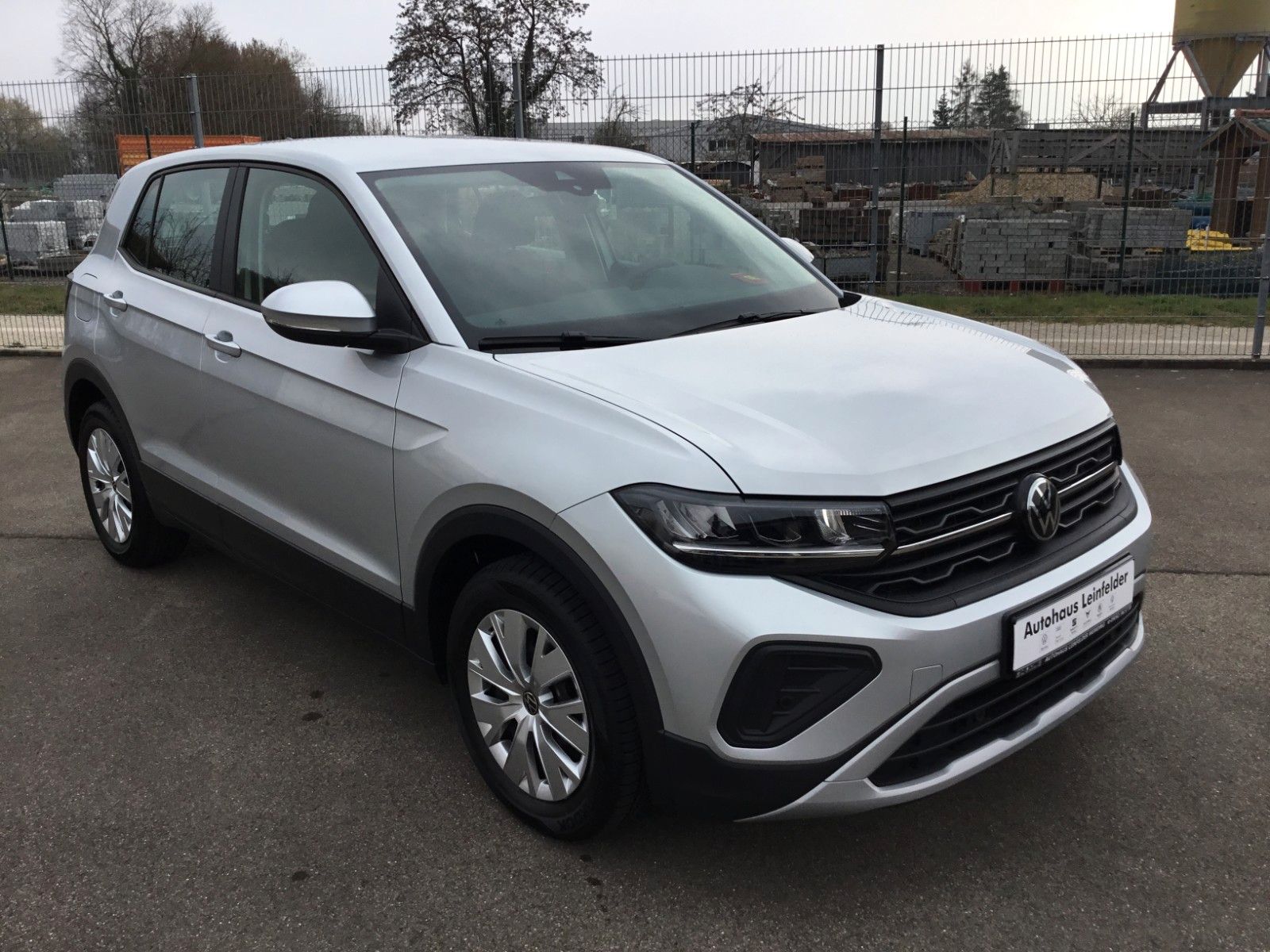 Fahrzeugabbildung Volkswagen T-Cross 1.0 TSI Life+Sitzheizung+LED+16" GJR