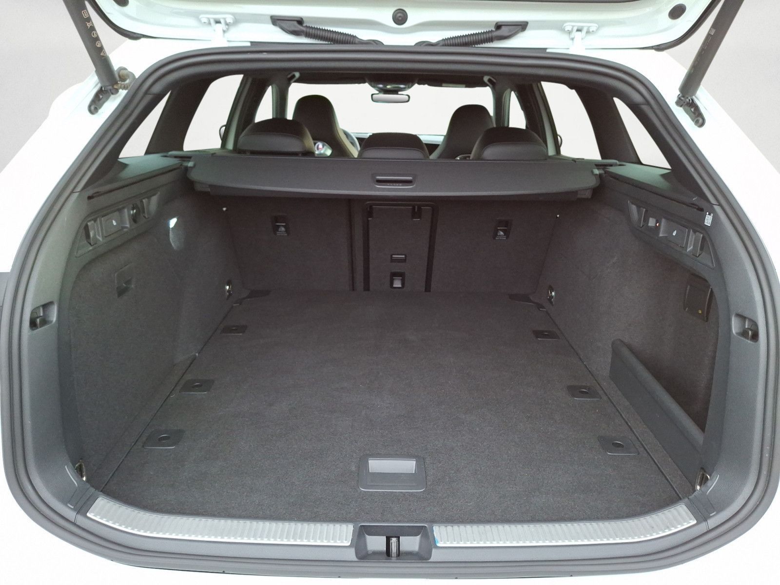 Volkswagen Passat Variant - Bild 13