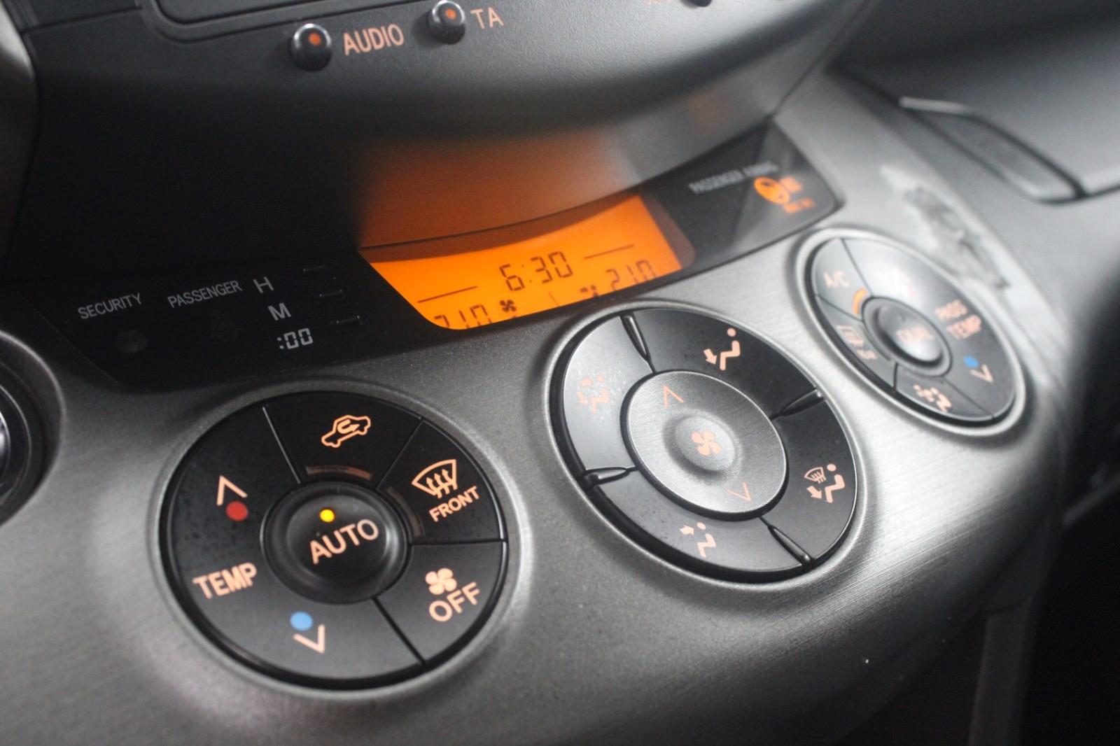 Toyota RAV 4 Executive 2.2 D-4D 150 ch BVA 4x4 – Cuir – Sièges chauffants – Caméra – Attelage – Climatisation 3 zones – Jantes 18