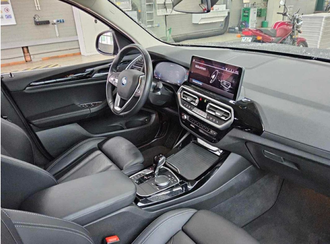 Fahrzeugabbildung BMW X3 xDr. 30e LED+/NAVI+/VIRTU/HIFI/SHZ/RFK/AHK/8F