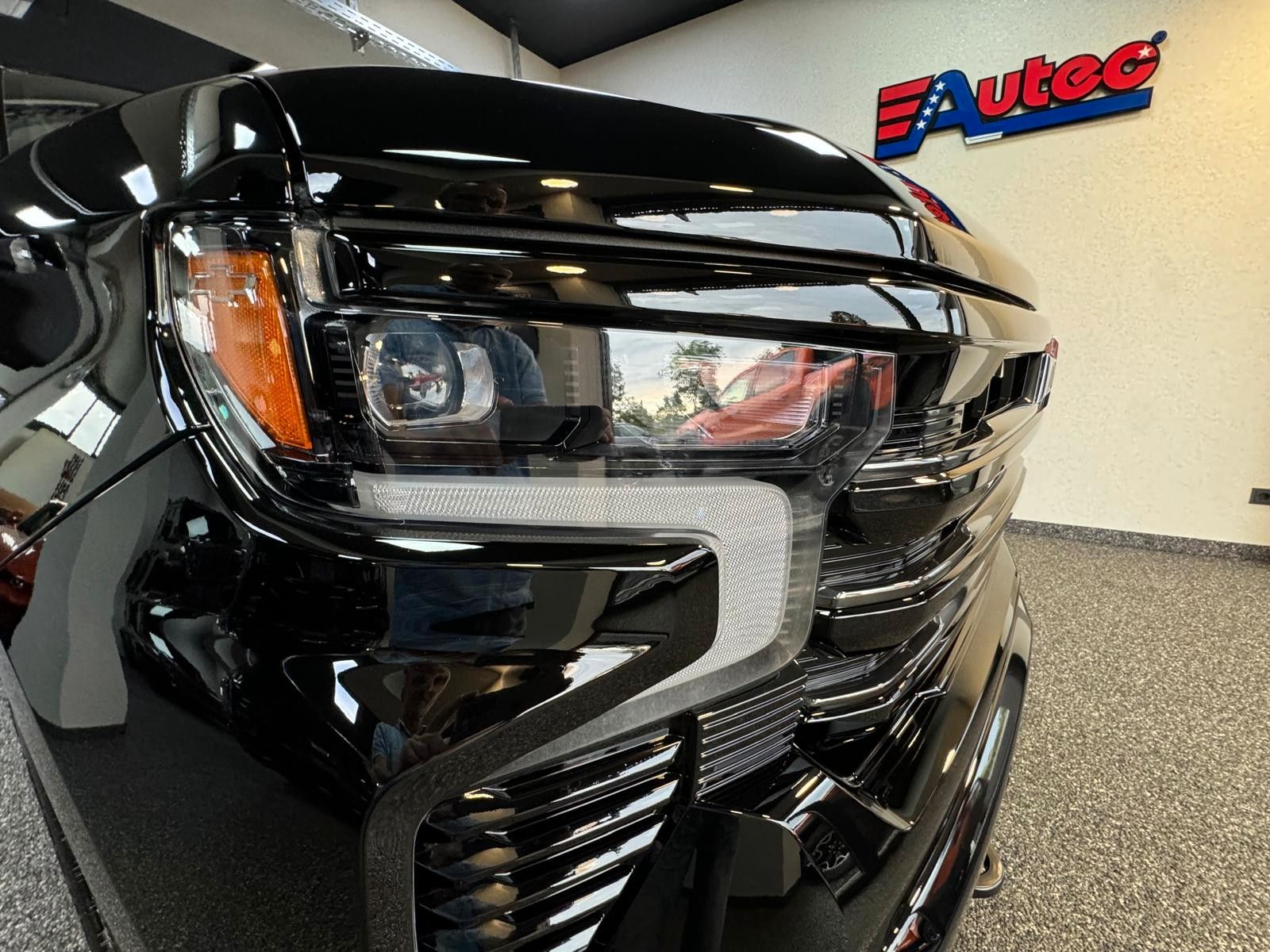 Fahrzeugabbildung Chevrolet 2026 SILVERADO MIDNIGHT DURAMAX DIESEL 4x4 HC