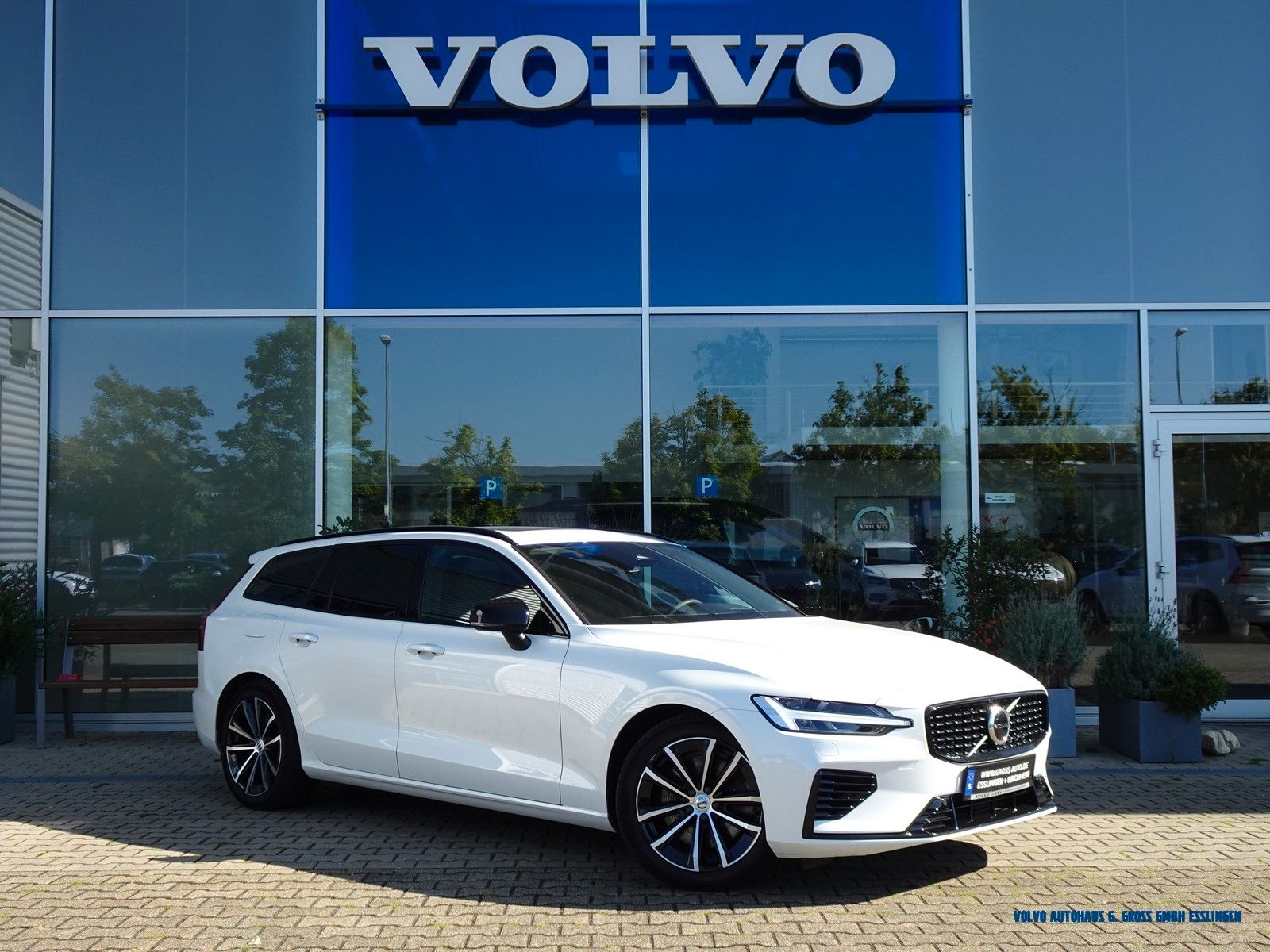Volvo V60 T8 AWD Recharge Ultimate Dark foto 1
