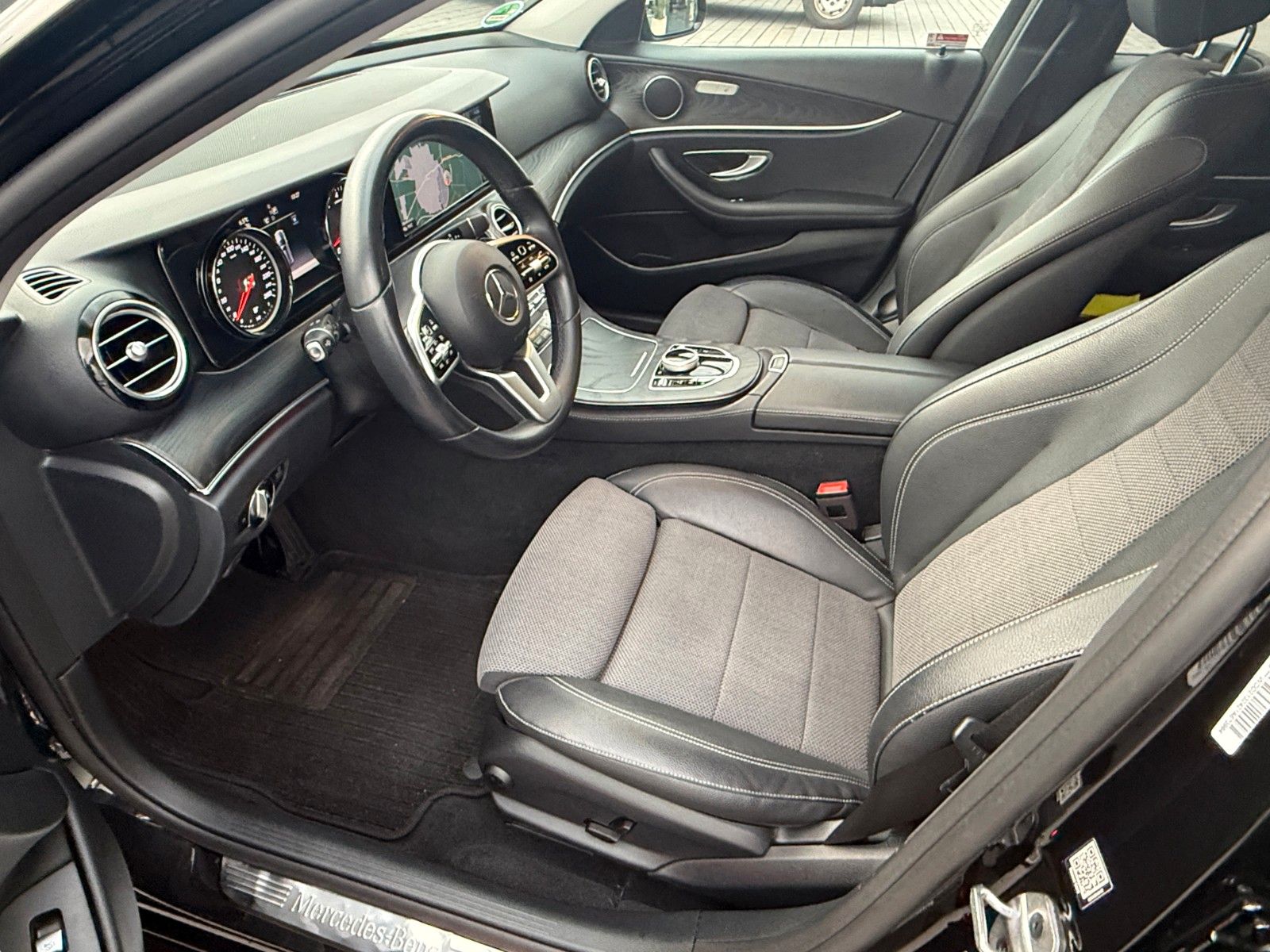 Fahrzeugabbildung Mercedes-Benz T-Modell E 200,Navi,Sitzh.