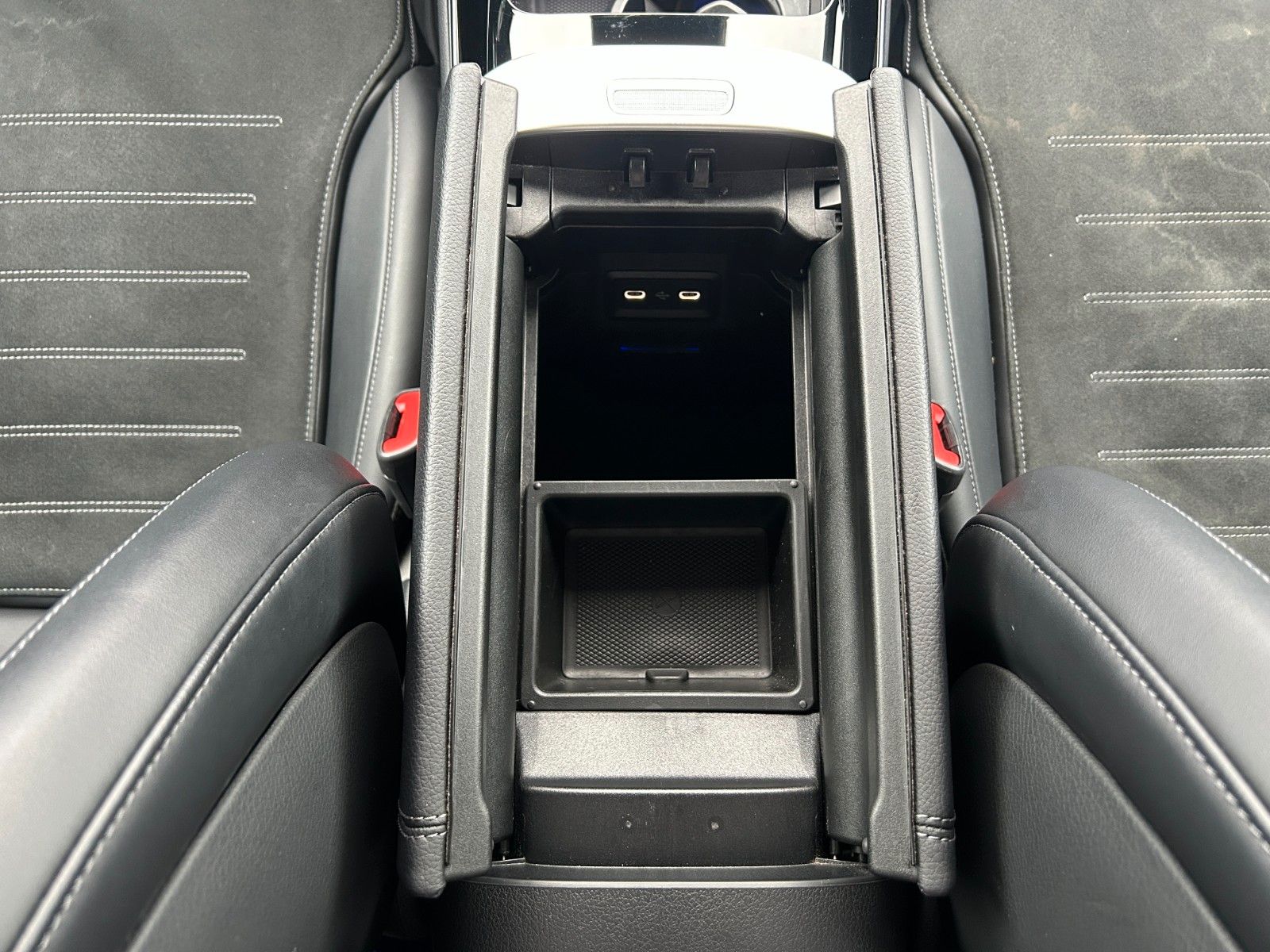 Fahrzeugabbildung Mercedes-Benz GLC 220d AMG+Night+RKamera+SportfahrW+AmbientePr