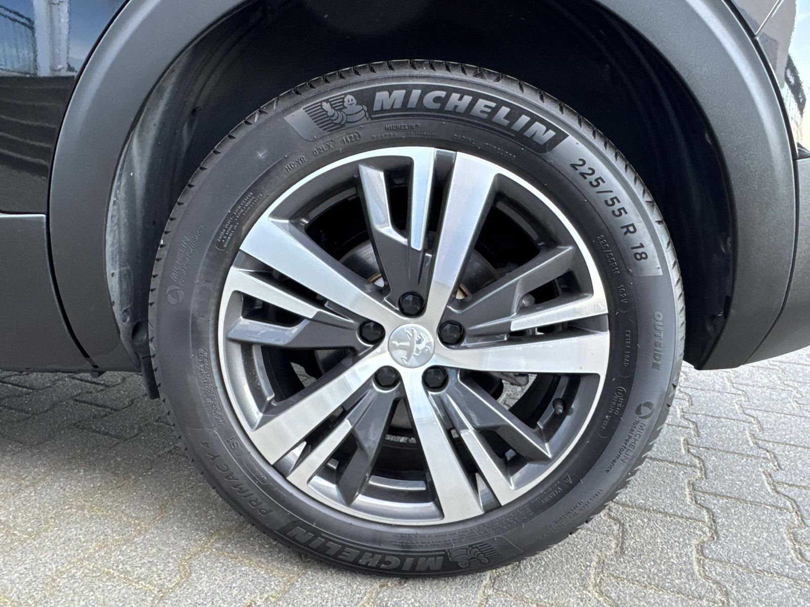 Fahrzeugabbildung Peugeot 5008 Allure 7 SITZER+NAVI+CARPLAY