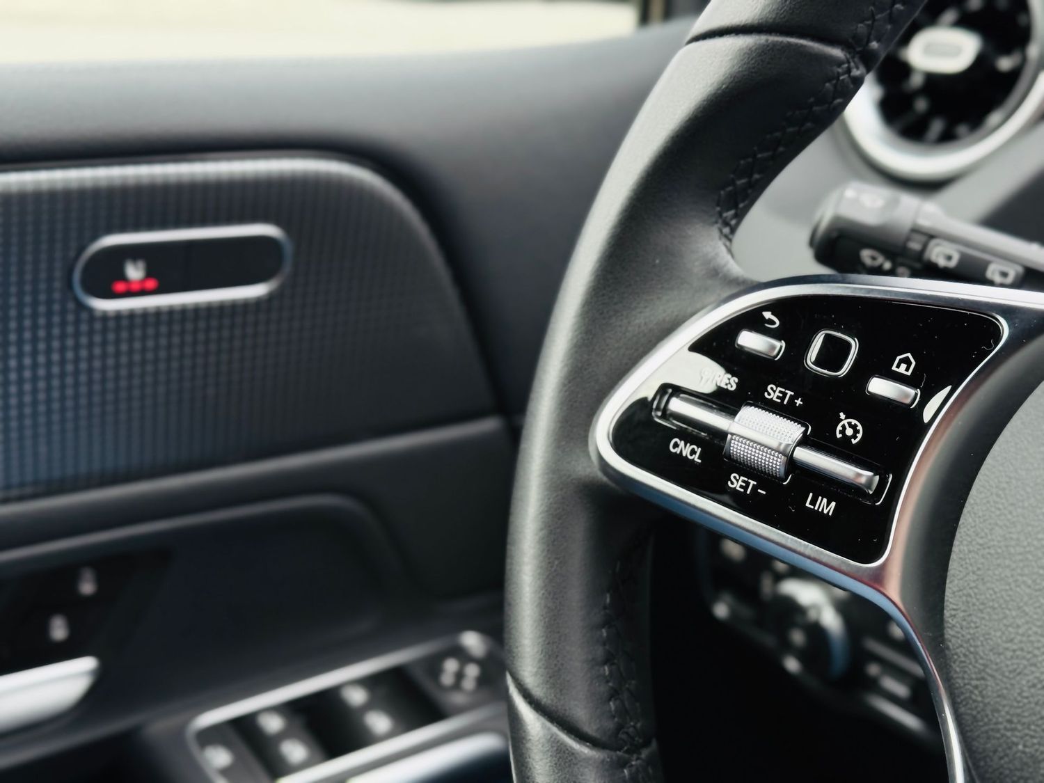 Fahrzeugabbildung Mercedes-Benz B 180 PROGRESSIVE & NIGHT, Automatik, AHK, LED,