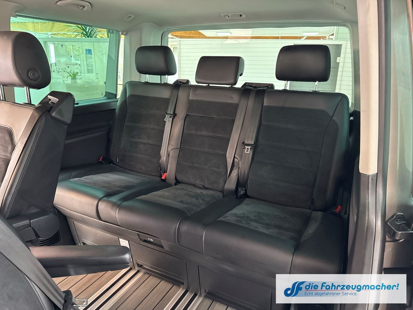 Fahrzeugabbildung Volkswagen T6 Multivan 4Motion Edition StandHZG Navi Leder