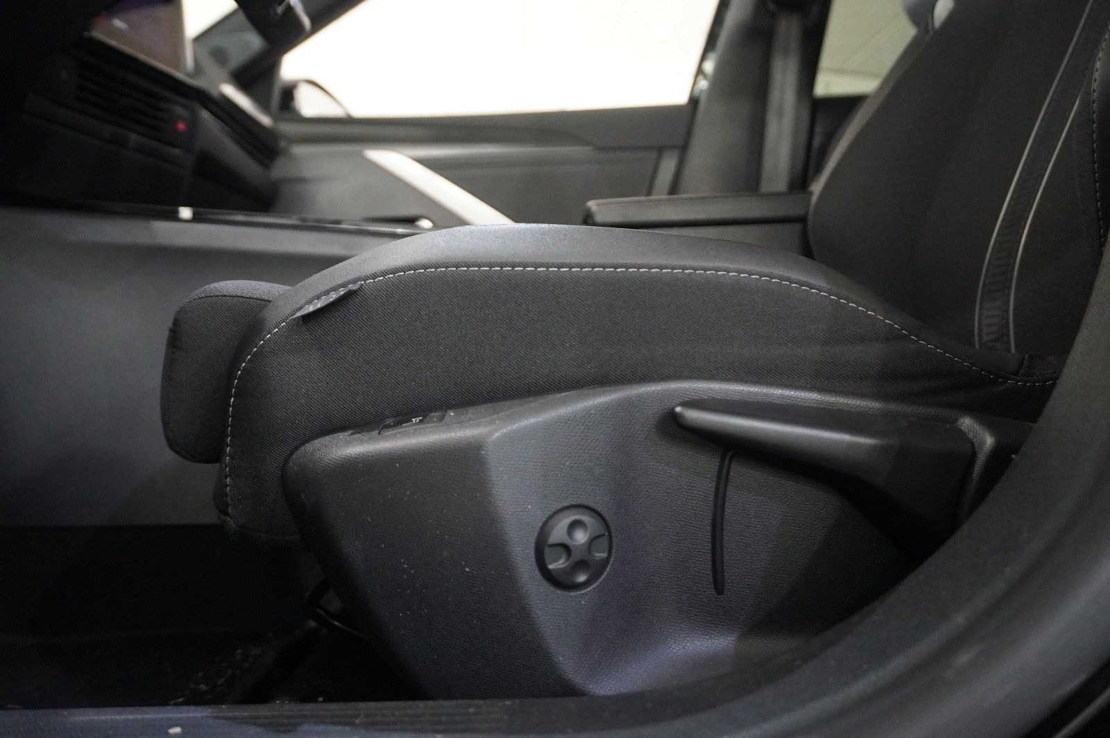 Fahrzeugabbildung Opel Astra L ST 1.2T GS SPORT NAVI/LED/VIRTUAL/SH/AHK