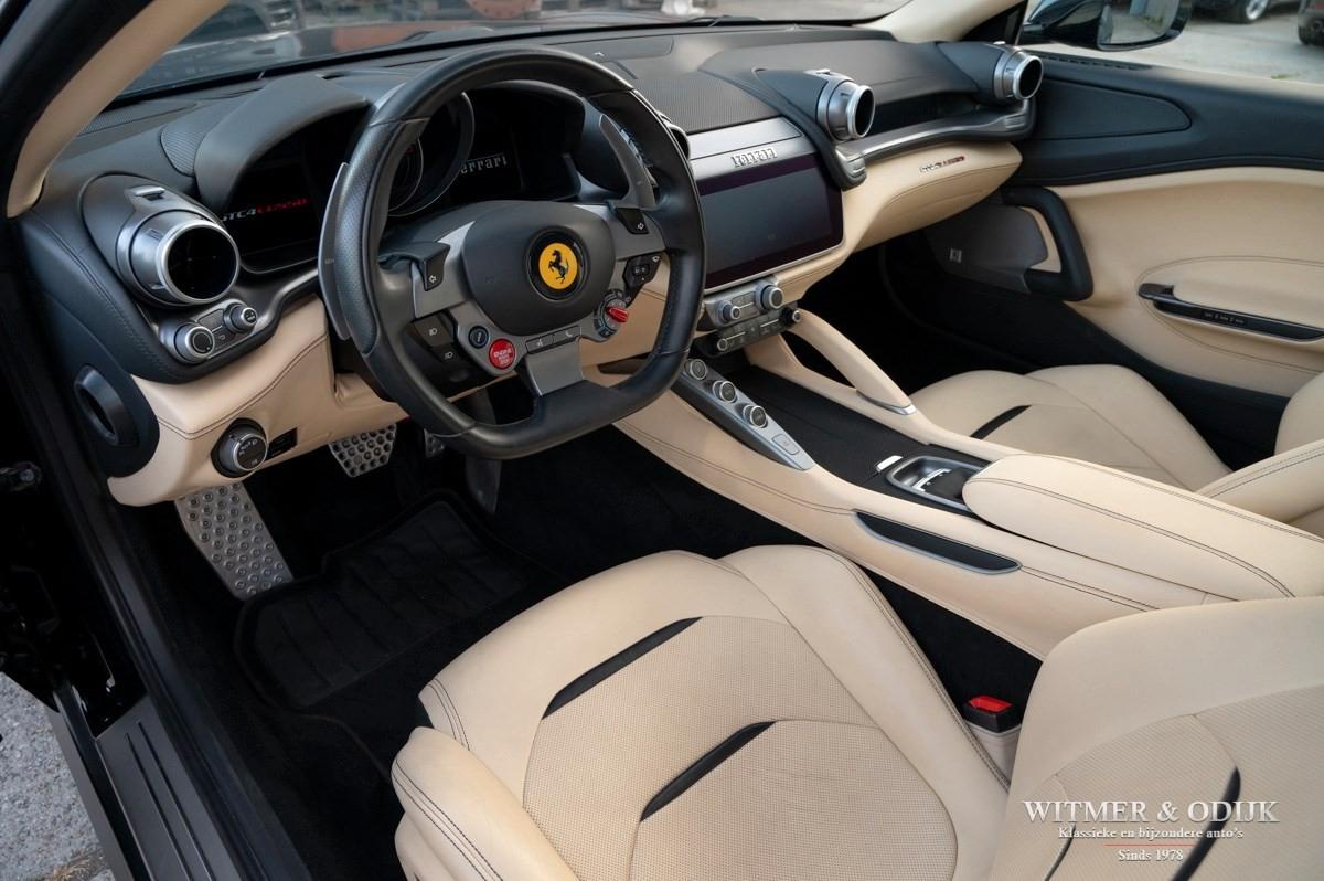FERRARI GTC4LUSSO V12 NERO DAYTONA