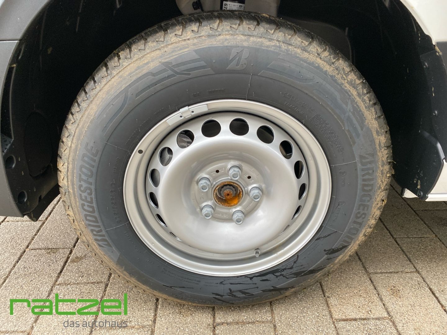 Fahrzeugabbildung Volkswagen Crafter 35 Pritsche DoKa Allwetter+AHK+Klima