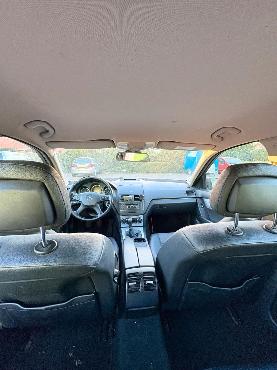 Mercedes-Benz C200 2010 — photo 10
