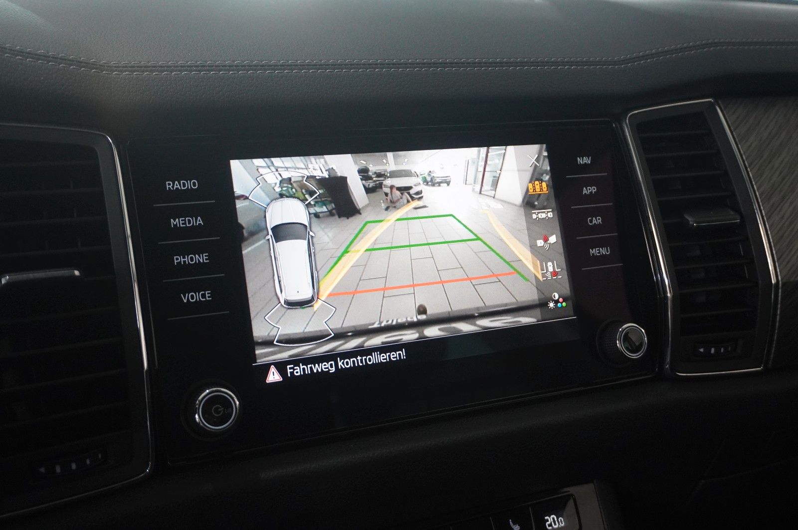 Fahrzeugabbildung SKODA Kodiaq 2.0 TSI STYLE 4X4 7-SITZ NAVI/KAMERA/AHK