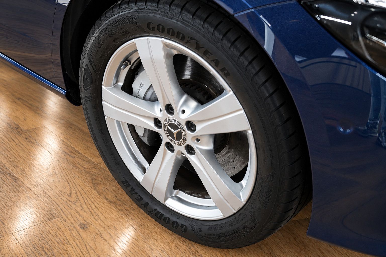 Fahrzeugabbildung Mercedes-Benz C 300 e T *Ambiente*SHZ*Rückfahrkamera*T-Winkel*