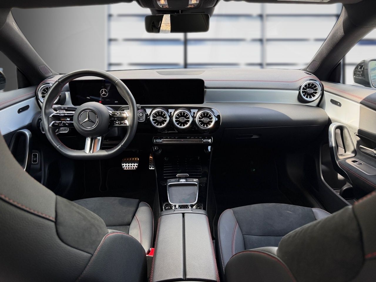 Fahrzeugabbildung Mercedes-Benz CLA 200 SB AMG AHK Night Multibeam KeylessGo