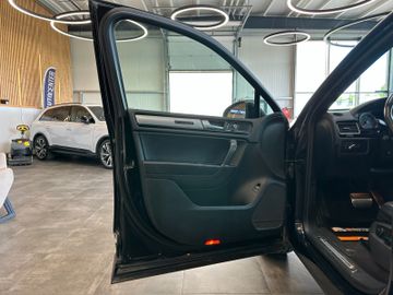 MYAUTOCENTER – Gebraucht- und Jahreswagen mit Werkstattservice in Pfaffenhofen Volkswagen Touareg V6 TDI BMT *R-Line*AHK*PANO*BI-XENON*