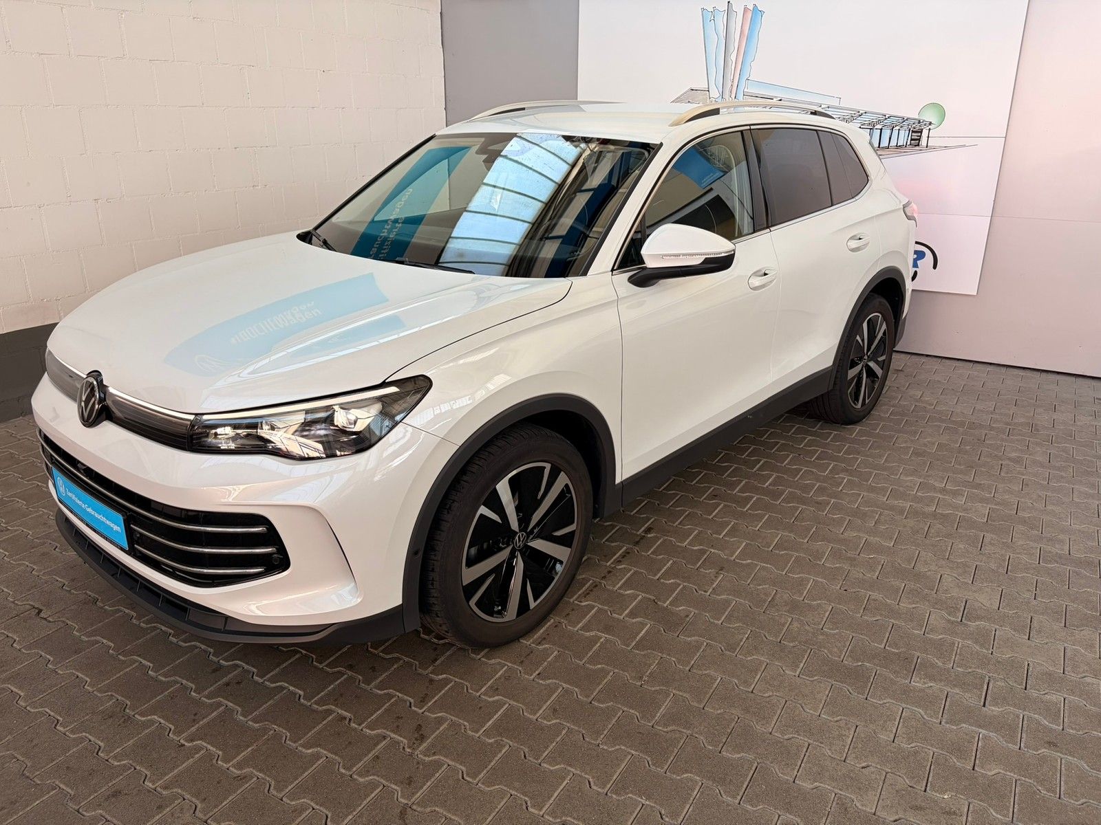 Fahrzeugabbildung Volkswagen Tiguan Elegance 1.5 eTSI DSG +ACC +IQ.Light +AHK