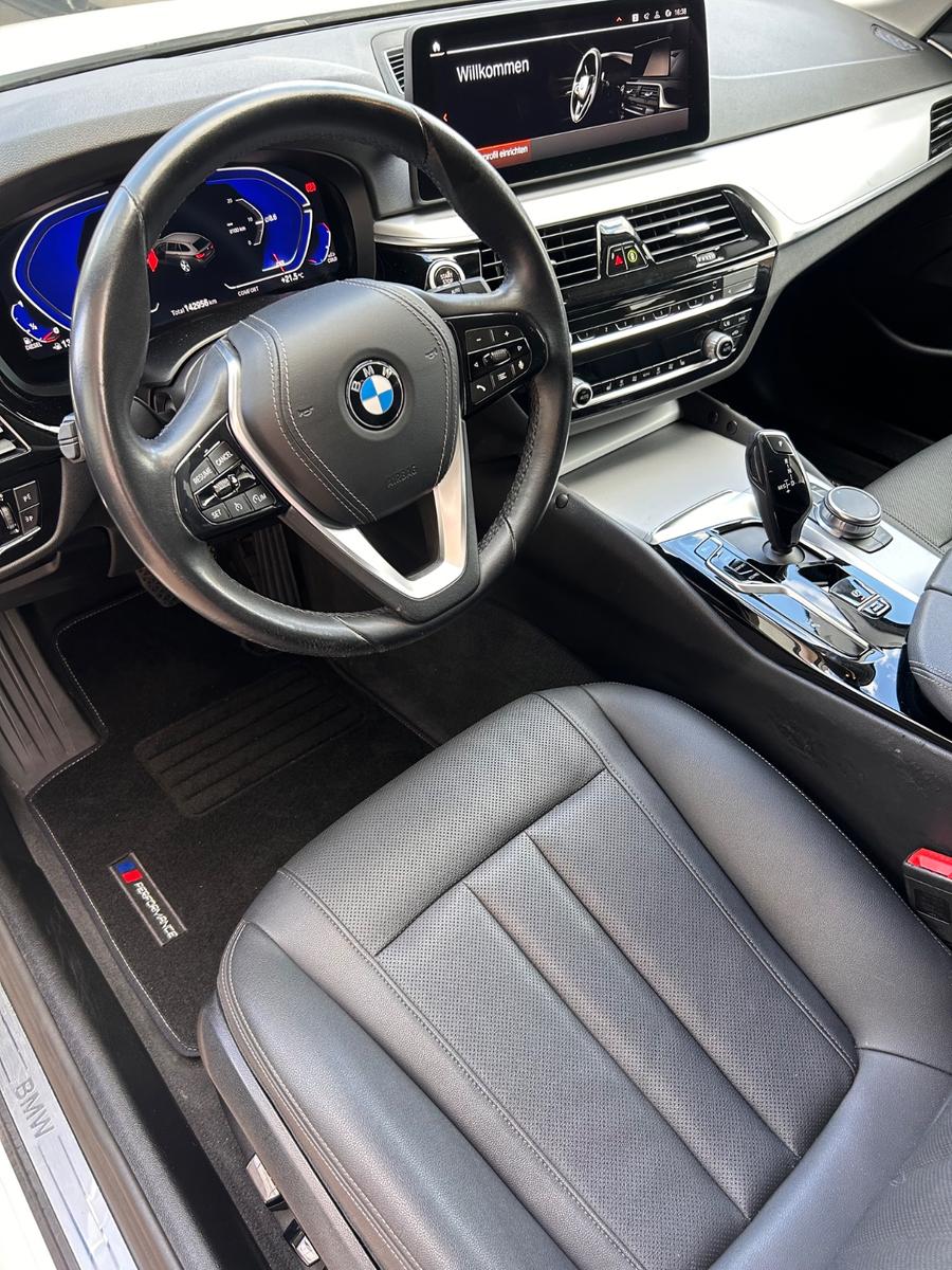 BMW 530d xDrive Touring LCI Navi Kamera 