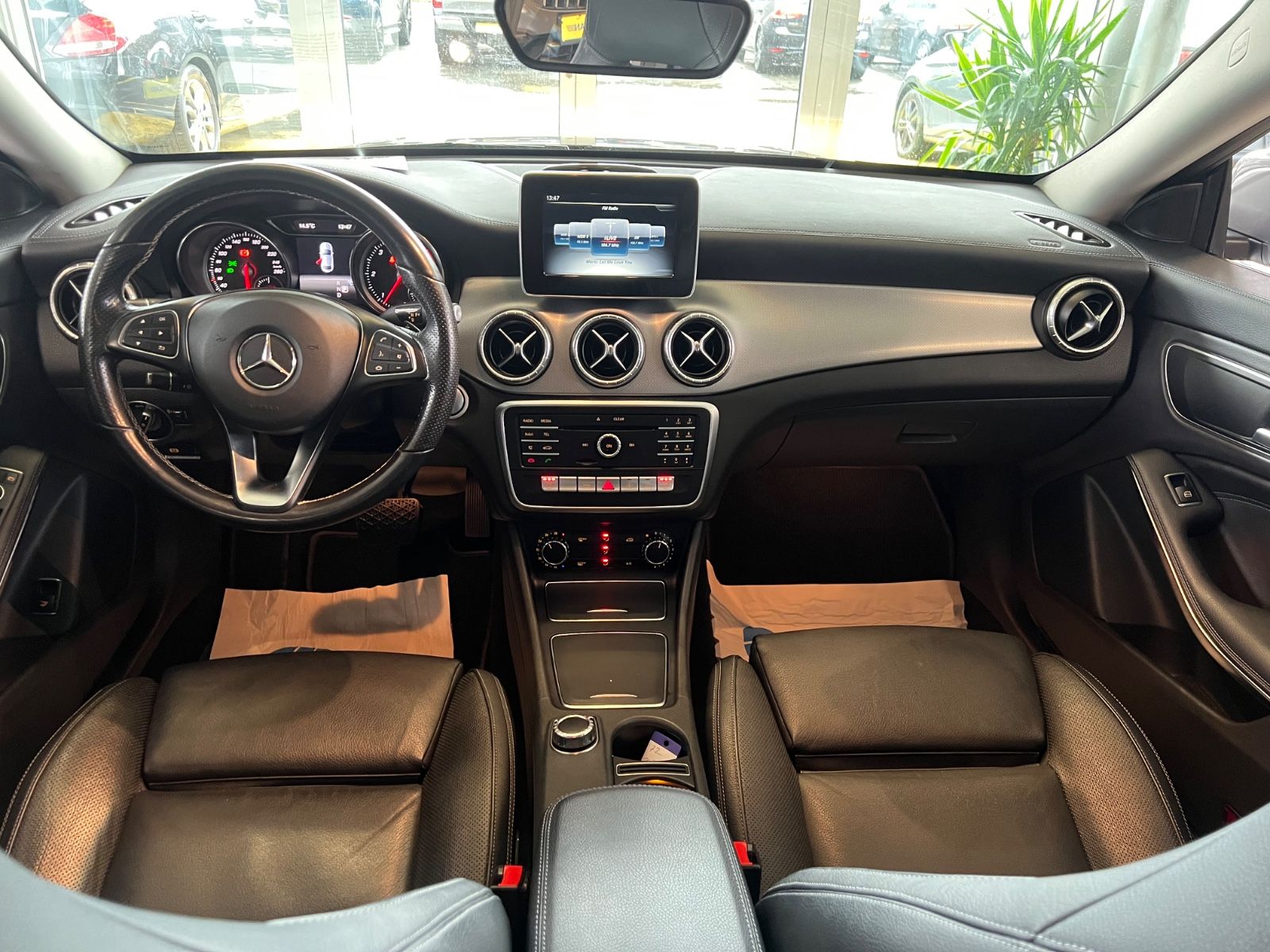 Fahrzeugabbildung Mercedes-Benz CLA 200 *AMG FELGEN*NAVI*KAMERA*