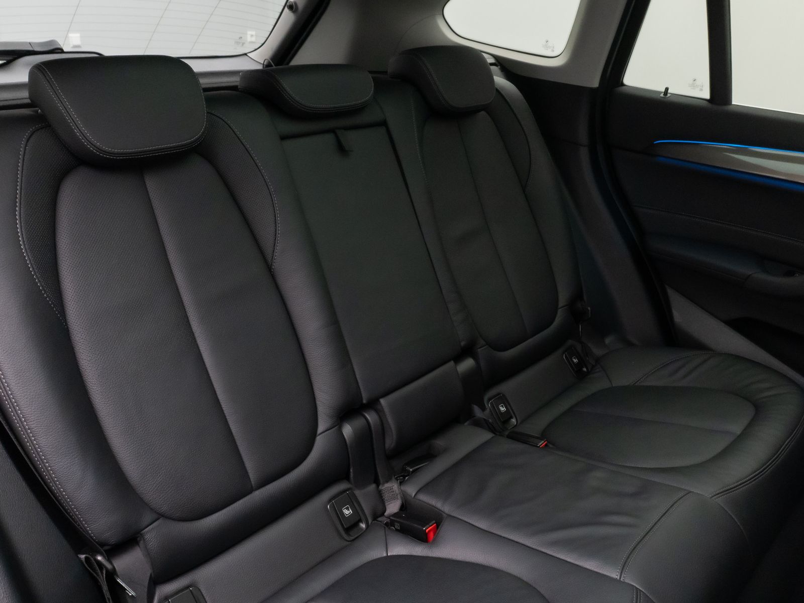 Fahrzeugabbildung BMW X1 xD25e xLine Panorama Kamera HUD DAB Komfort