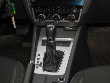 Skoda Octavia Combi Ambition 1.5 TSI DSG 8-fach Bereif