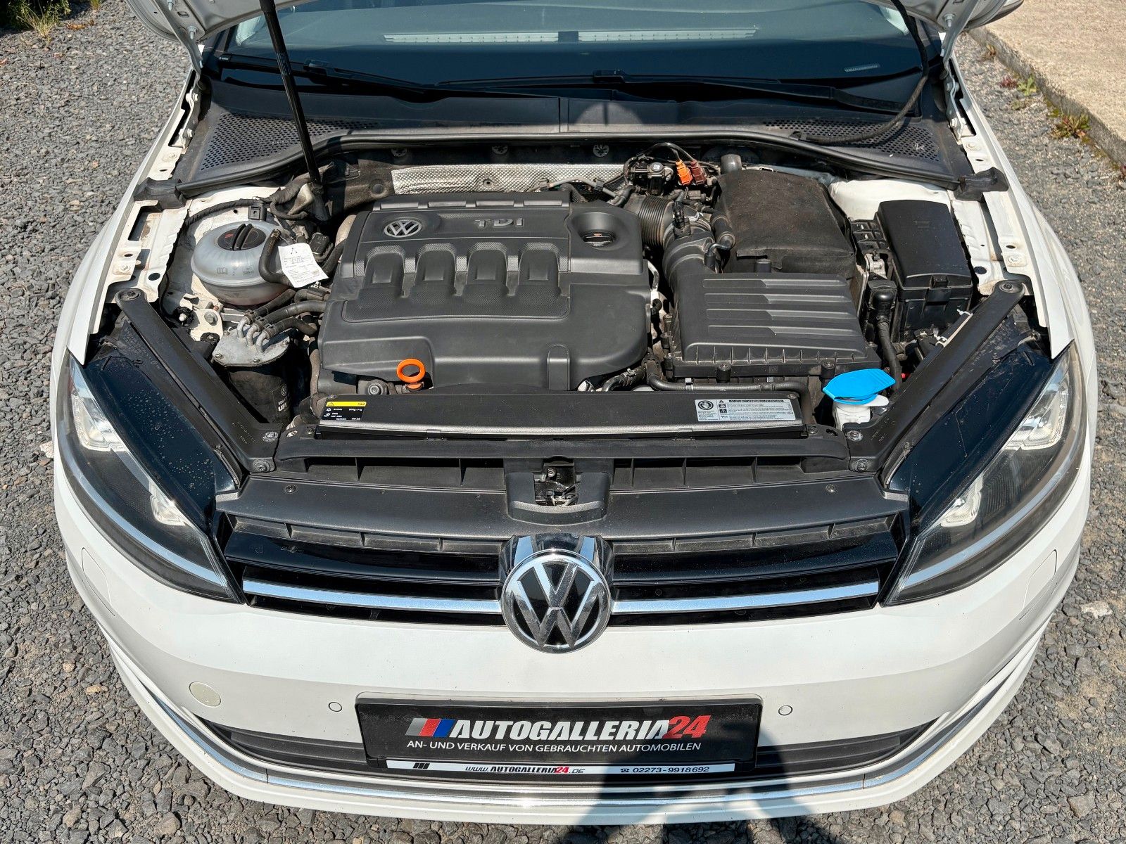 Fahrzeugabbildung Volkswagen Golf VII 2.0 TDI HIGHLINE Navi Xenon Leder SPORT