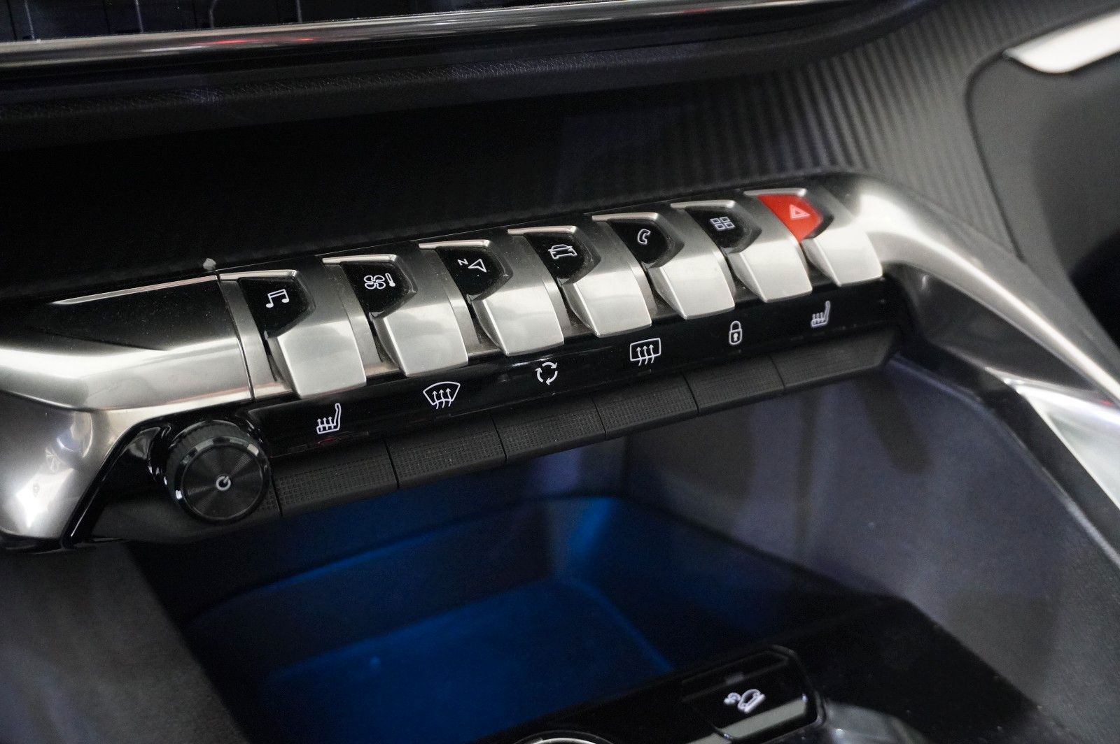 Fahrzeugabbildung Peugeot 3008 1.5D ALLURE NAVI/LED/KAMERA/SPORT/VIRTU/AHK