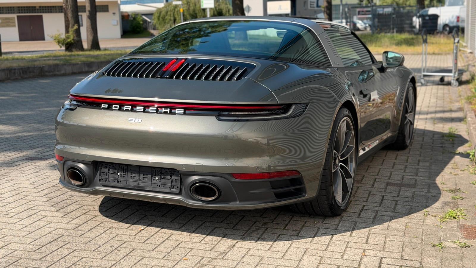 Porsche 992 Carrera 4 Targa Techart - Performance
