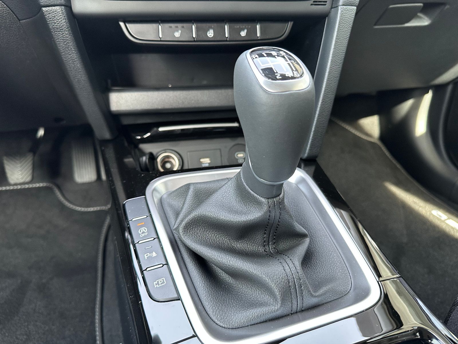 Fahrzeugabbildung Kia cee'd / Ceed 1.0 T-GDI Ultimate Edition MT