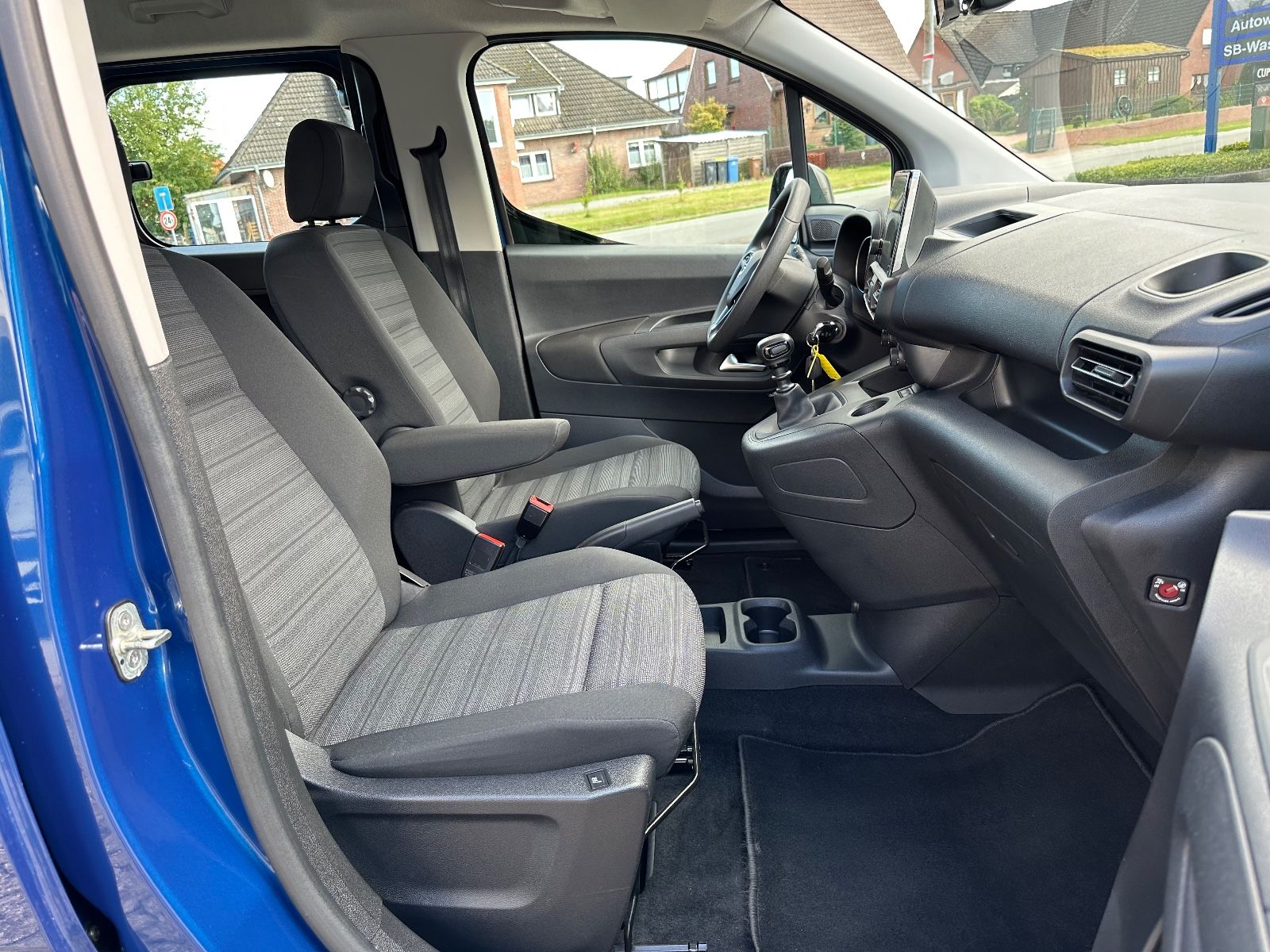 Fahrzeugabbildung Opel Combo Life 1.5 D Edition AHK/SHZG/Parkpilot/GRA