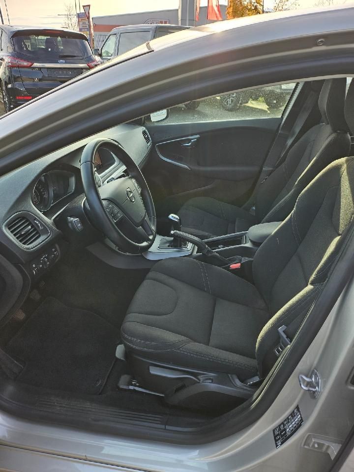 Fahrzeugabbildung Volvo V40 Kinetic