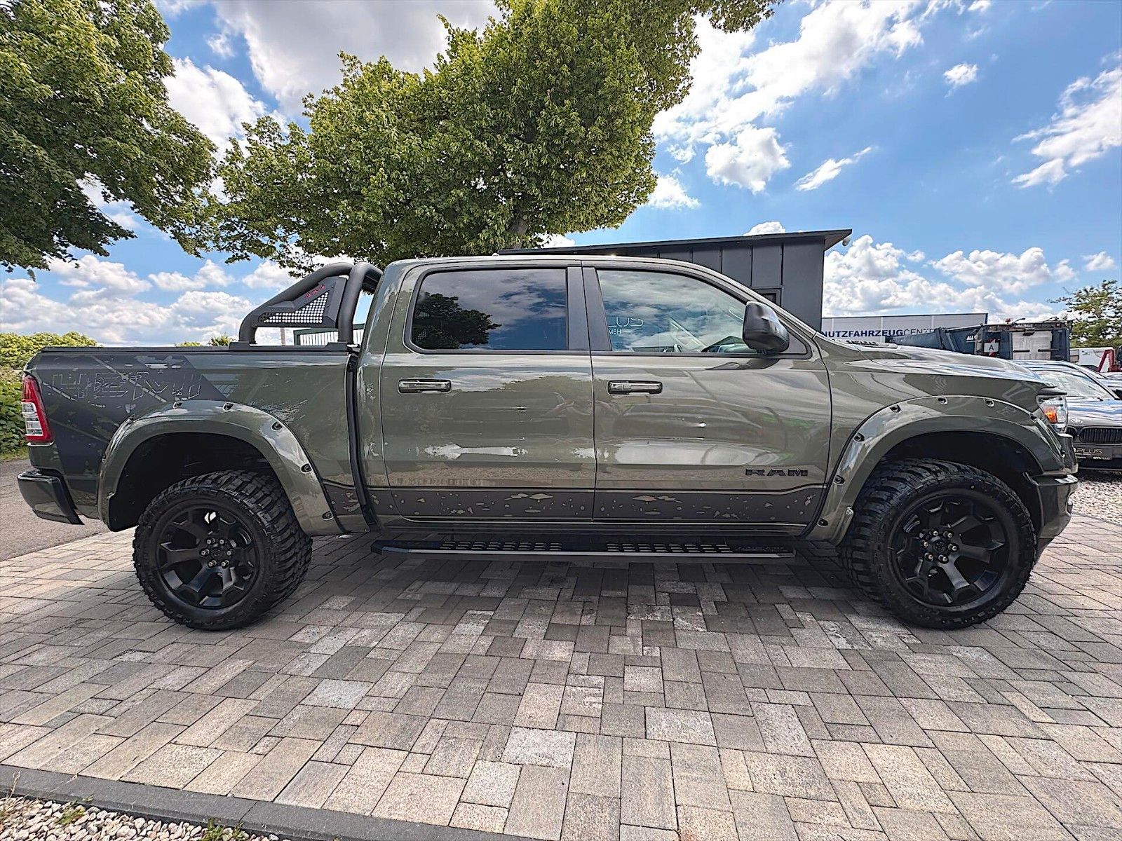 Fahrzeugabbildung Dodge RAM 5.7 V8 HEMI NightEdition Offroad 4x4 eTorque