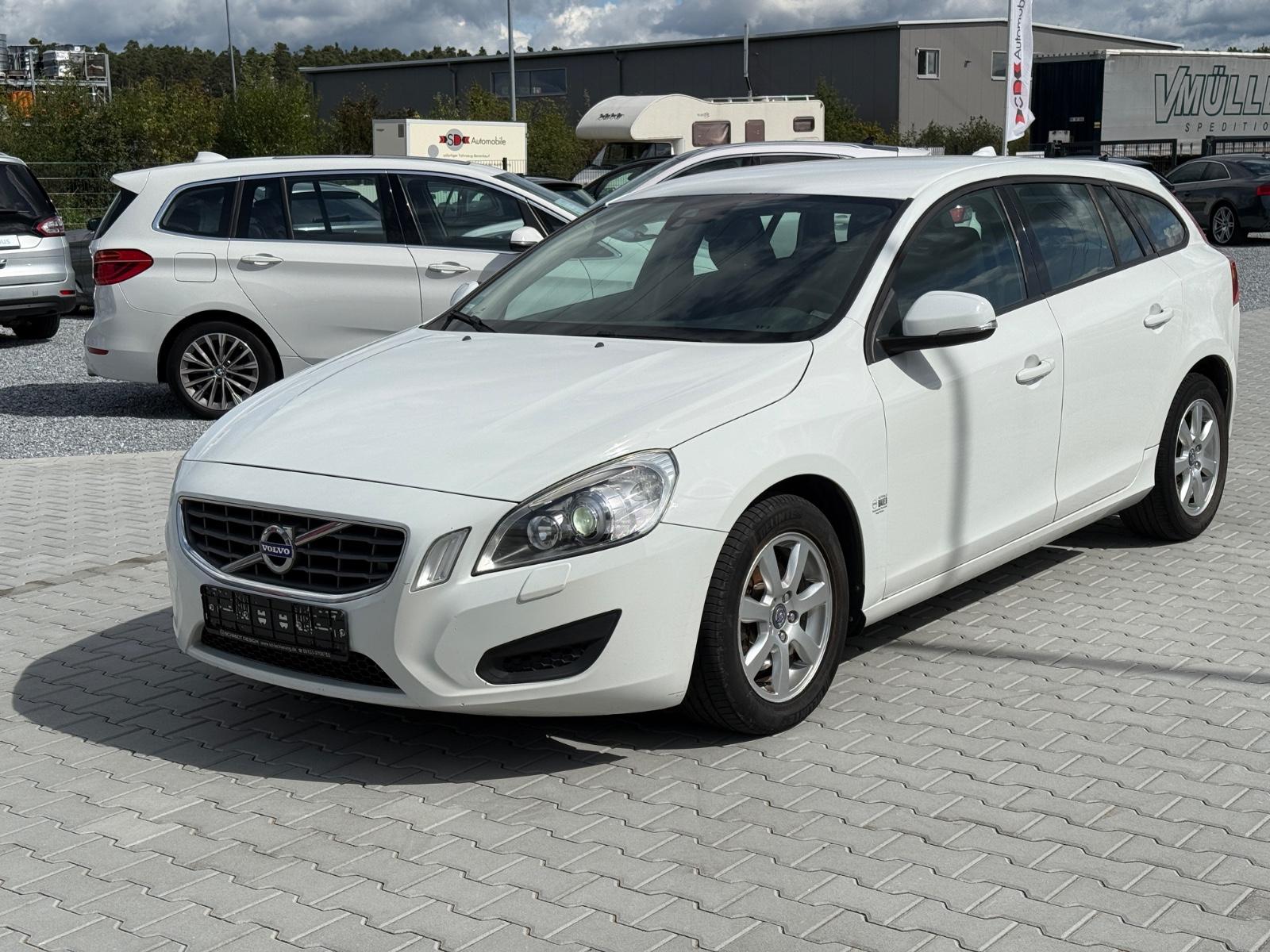 Volvo V60 2.0 Kinetic Bi-Xenon AHK Navi TÜV 05-28