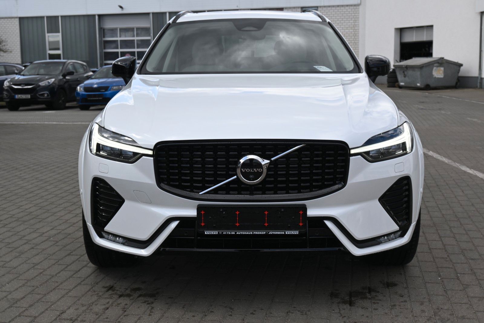 Fahrzeugabbildung Volvo XC60 B5 AWD Ultra Dark*LUFT*360°*ACC*B&W*AHK