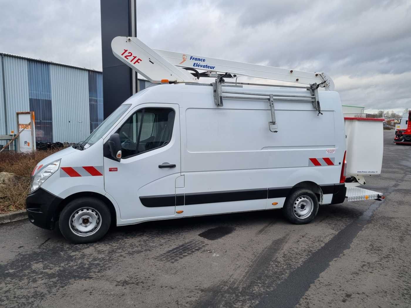 Fahrzeugabbildung Renault Master 2.3 dCi / France Elevateur 121FT, 12m