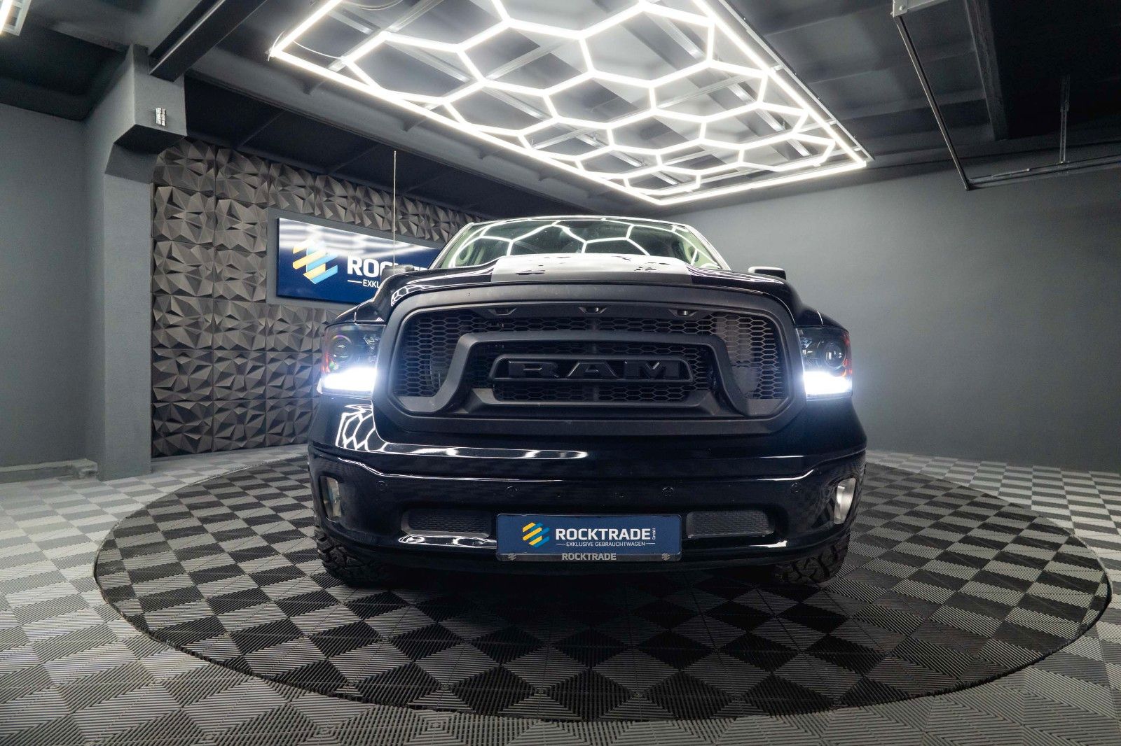 Fahrzeugabbildung Dodge RAM 5.7 V8 HEMI 4x4 OFFROAD Night-Paket *LED*AHK