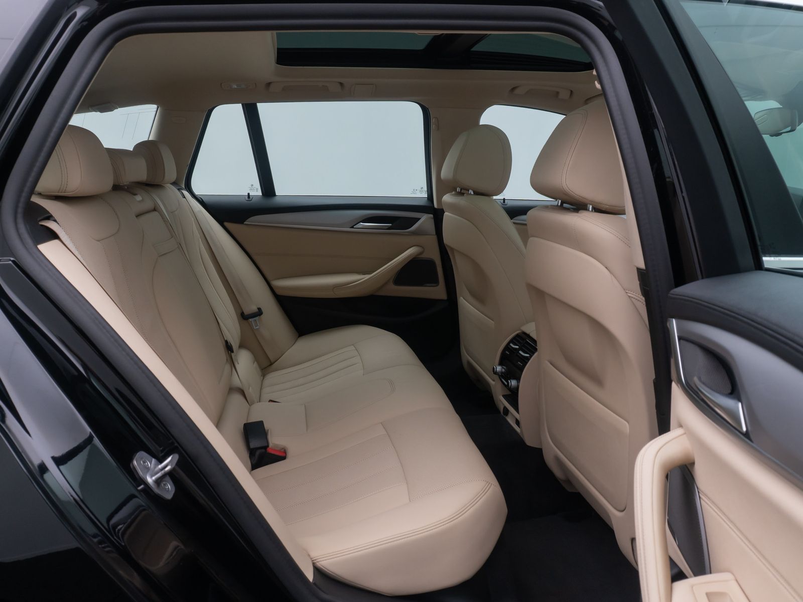 Fahrzeugabbildung BMW 520e Panorama 360°DAB H/K Leder AHK Sport 18Zoll