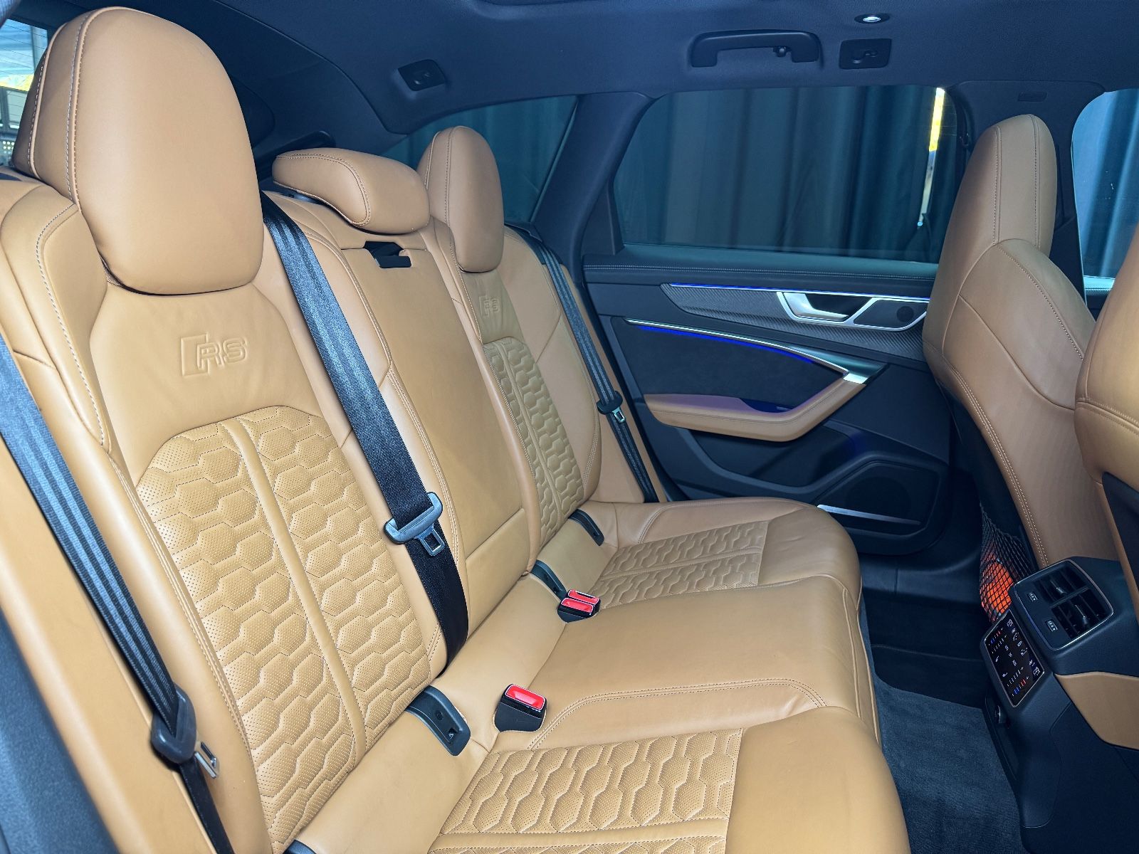 Fahrzeugabbildung Audi RS6 Avant 4.0 TFSI quattro|PANO|MATRIX|ACC|VOLL