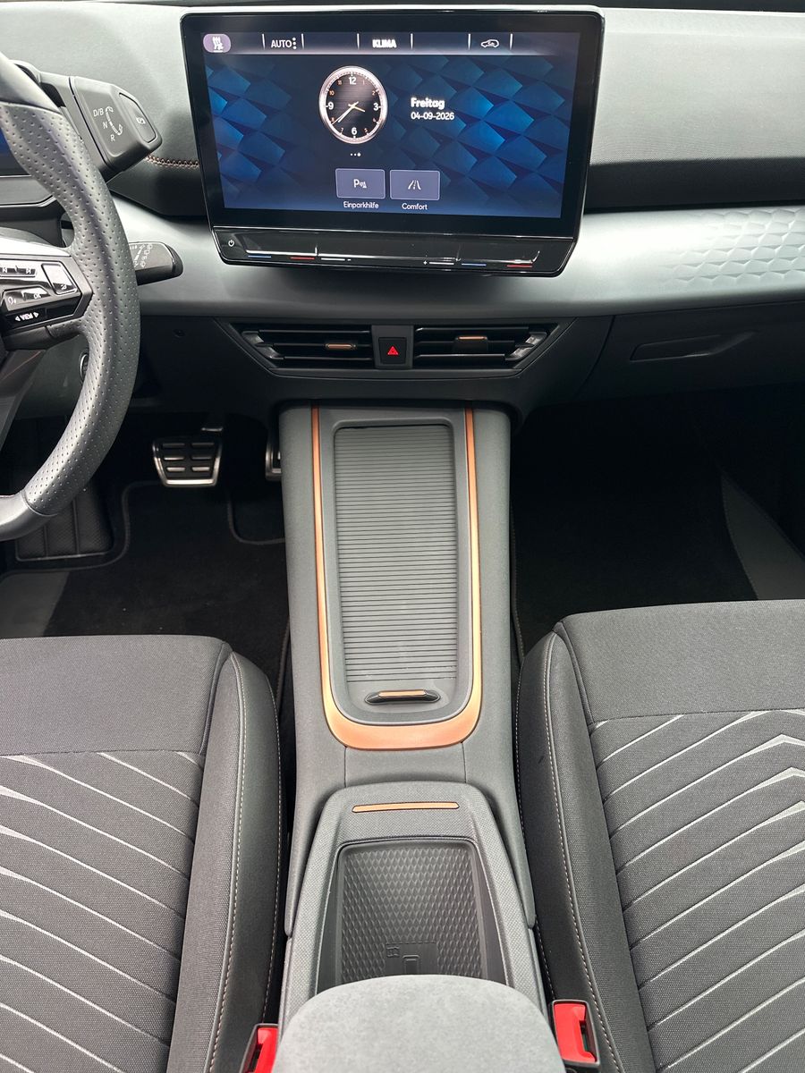 Fahrzeugabbildung CUPRA Born 150kW/58kWh NAV+LED+18ZOLL+KEYLESS+DAB+1HD