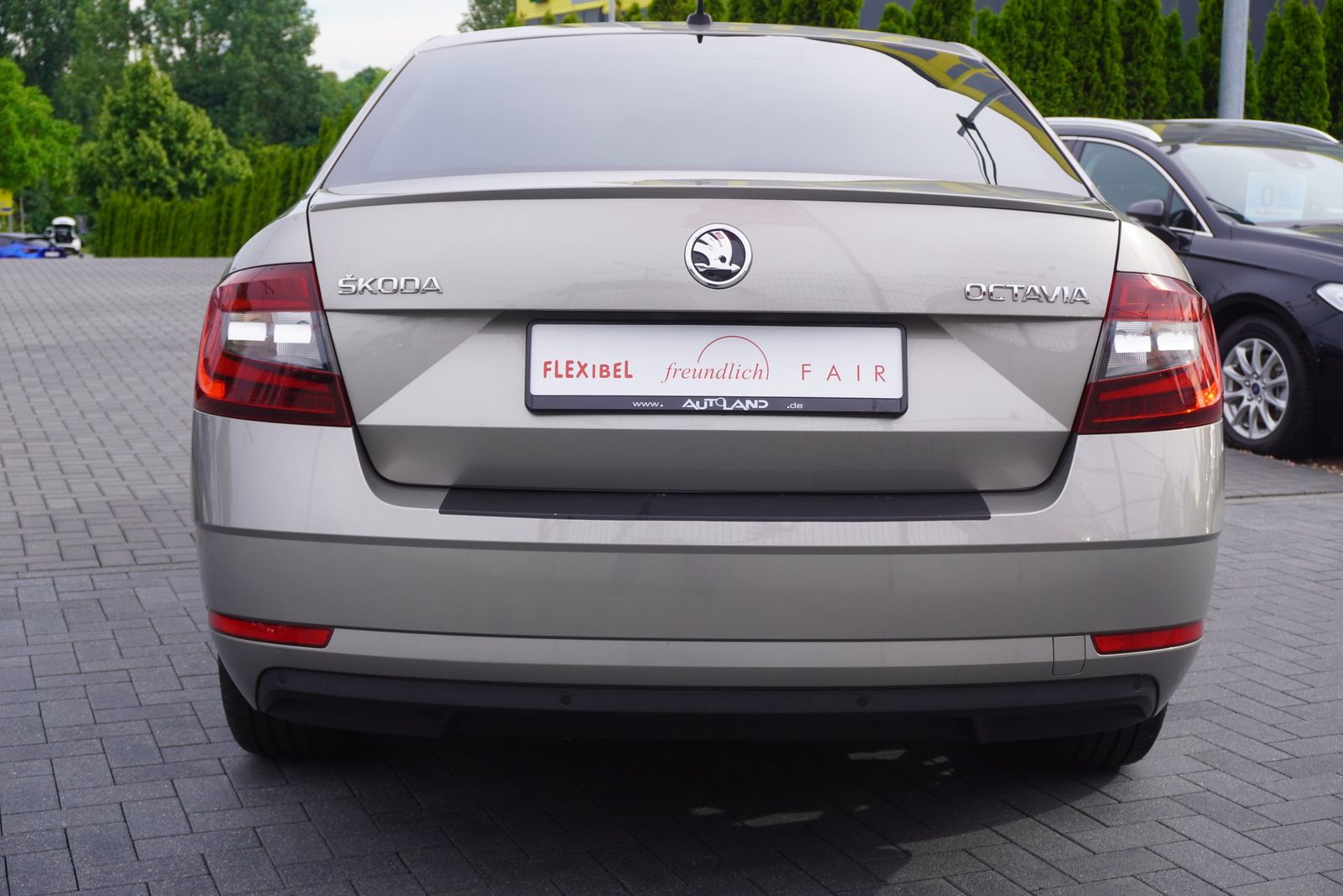Skoda Octavia 1.5 TSI Clever DSG LED Navi ACC PDC foto 4