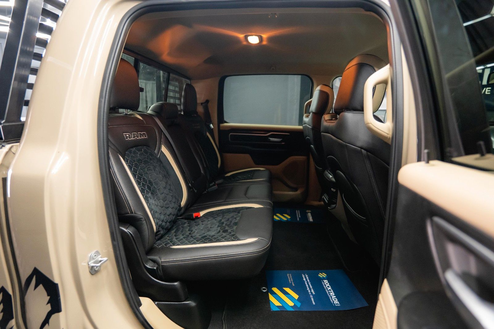 Fahrzeugabbildung Dodge RAM 5.7 V8 HEMI 4x4 ARMY STYLE Offroad LONGBED