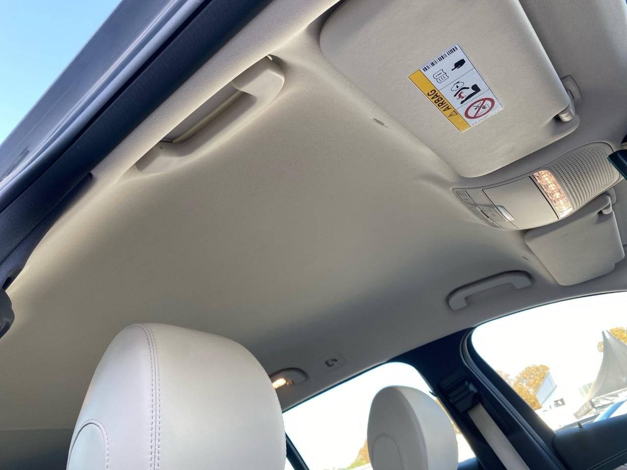 Fahrzeugabbildung Mercedes-Benz E 300de 4M T WIDESCREEN+AHK+EASYPACK+AMBIENTE+