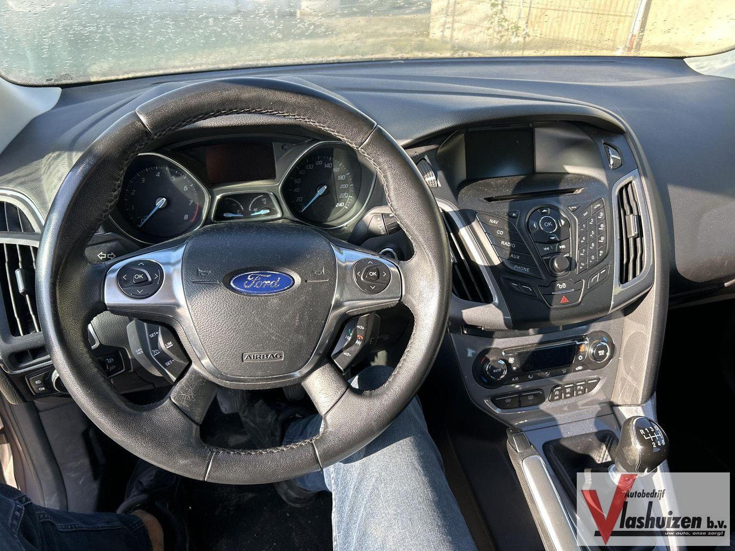 Ford Focus 2012 — photo 7