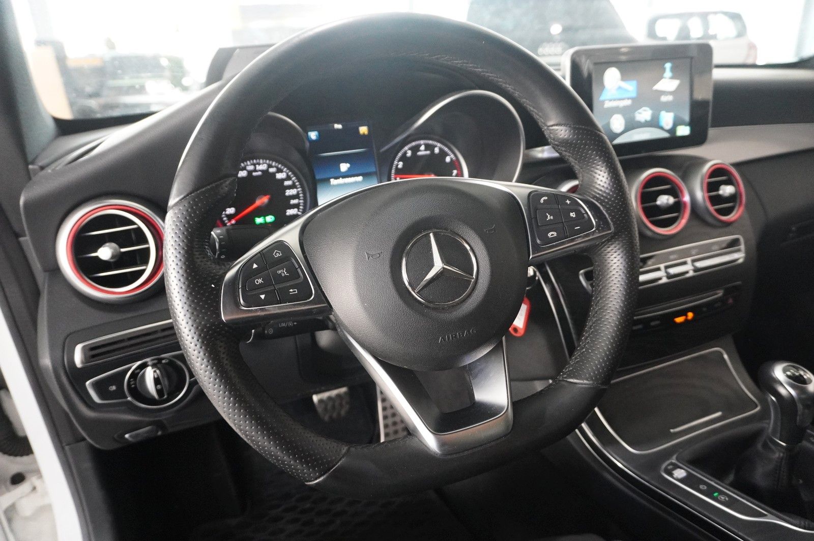 Fahrzeugabbildung Mercedes-Benz C 180 COUPE SPORT NAVI/LED/KAMERA/SPORT/SHZ/AMG