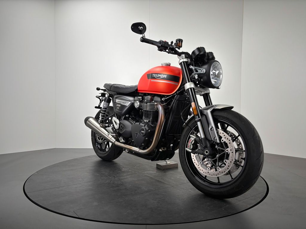 Fahrzeugabbildung Triumph SPEED TWIN 1200 *ZUBEHÖR *1. HAND *BAJA ORANGE
