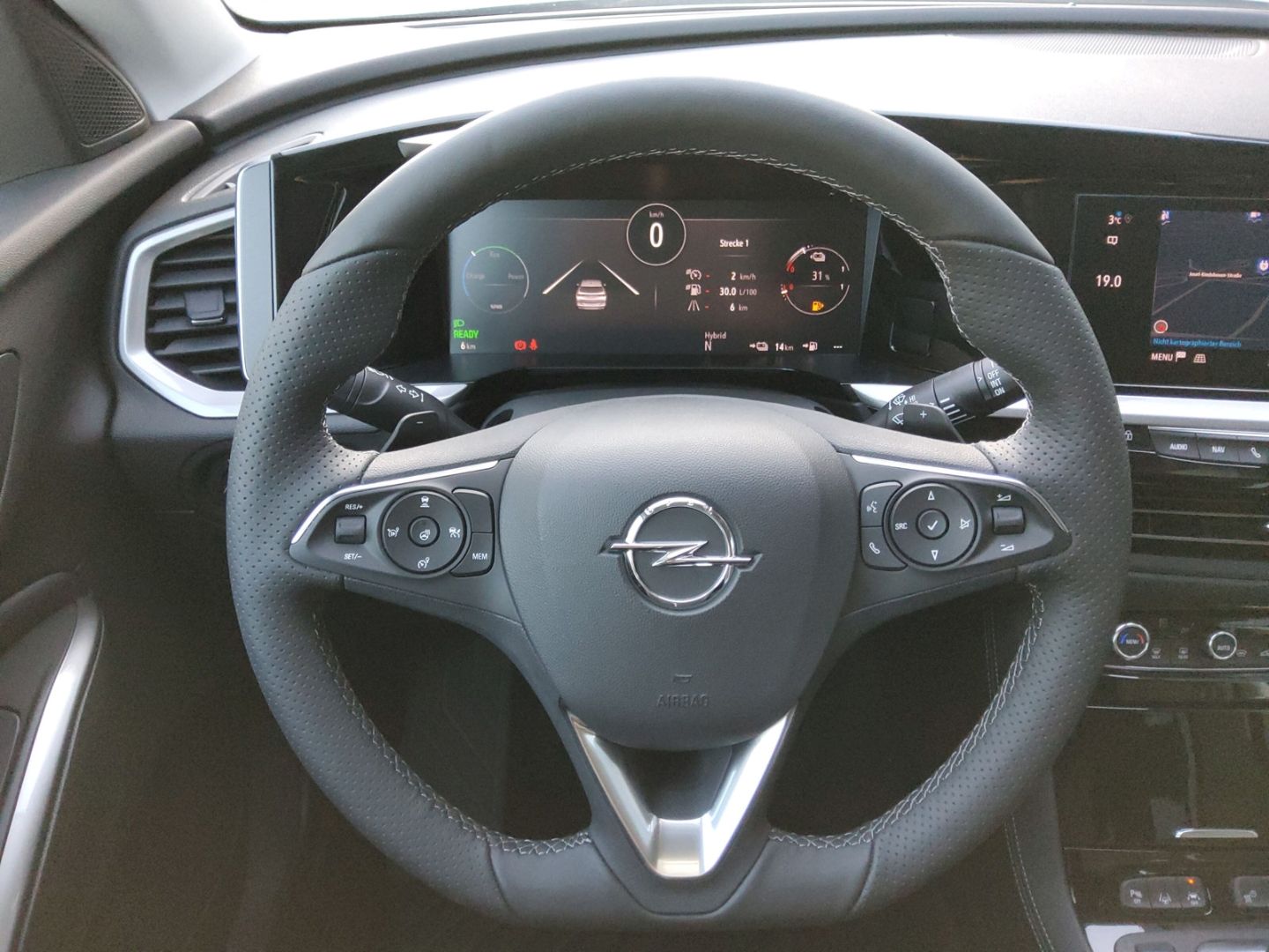 Fahrzeugabbildung Opel Grandland GSe Plug-in Hybrid Allrad AD Navi digi